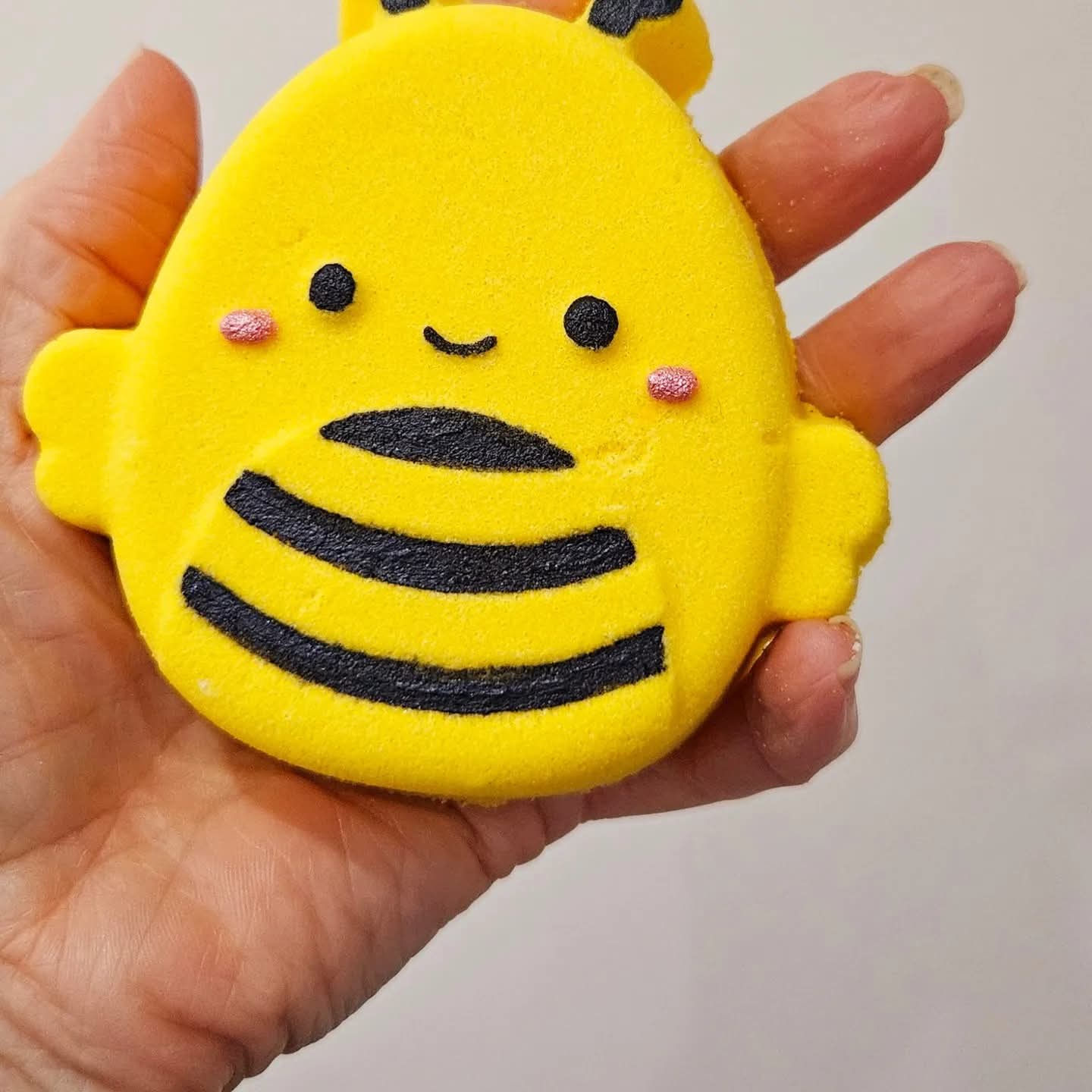 Squishy mallow Bee Bath bomb